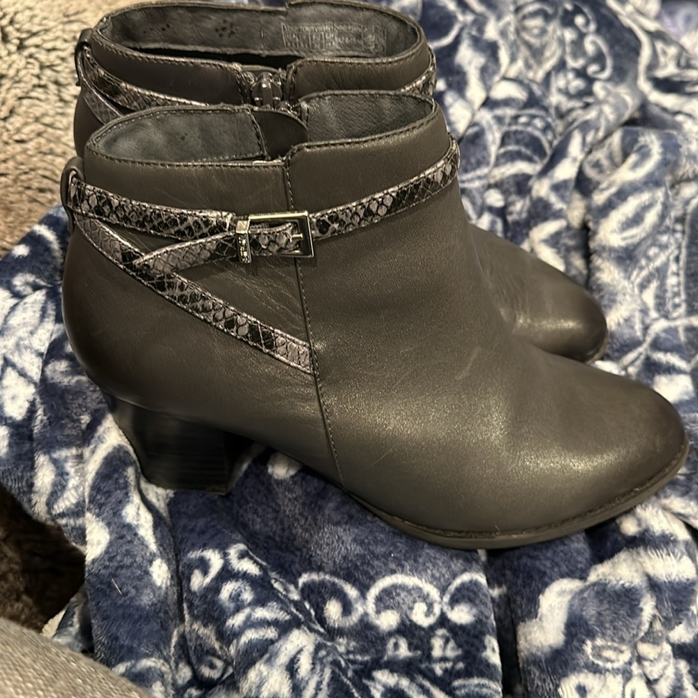 Vionic Upright Upton Dark Grey Snakeskin Buckle H… - image 3